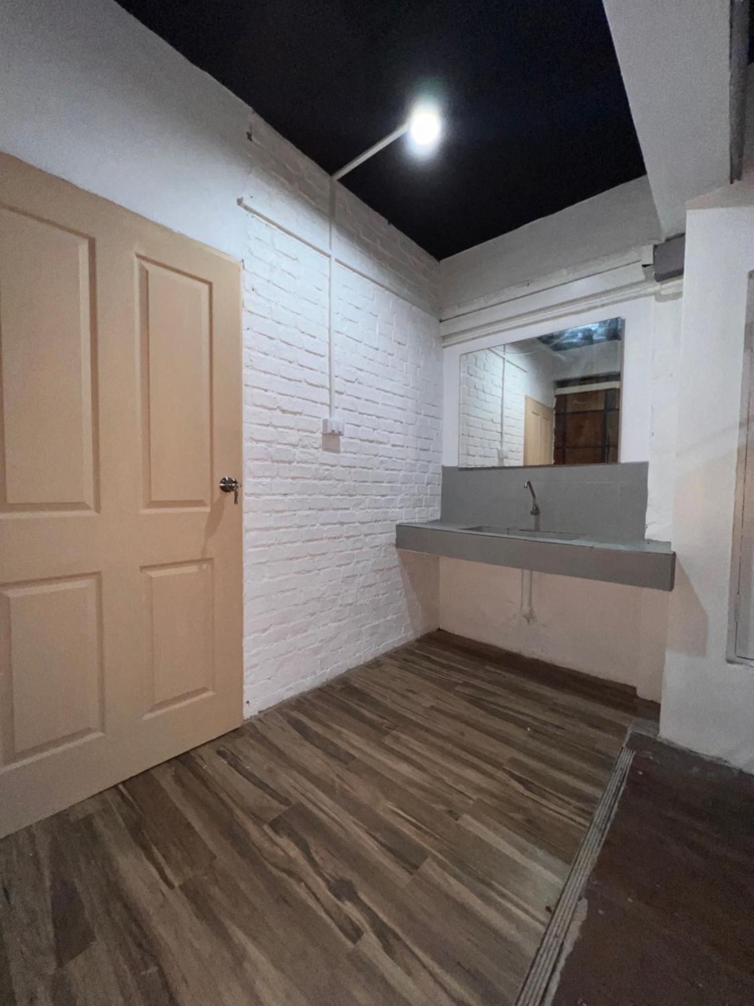 Patong Adventure Hostel Luaran gambar
