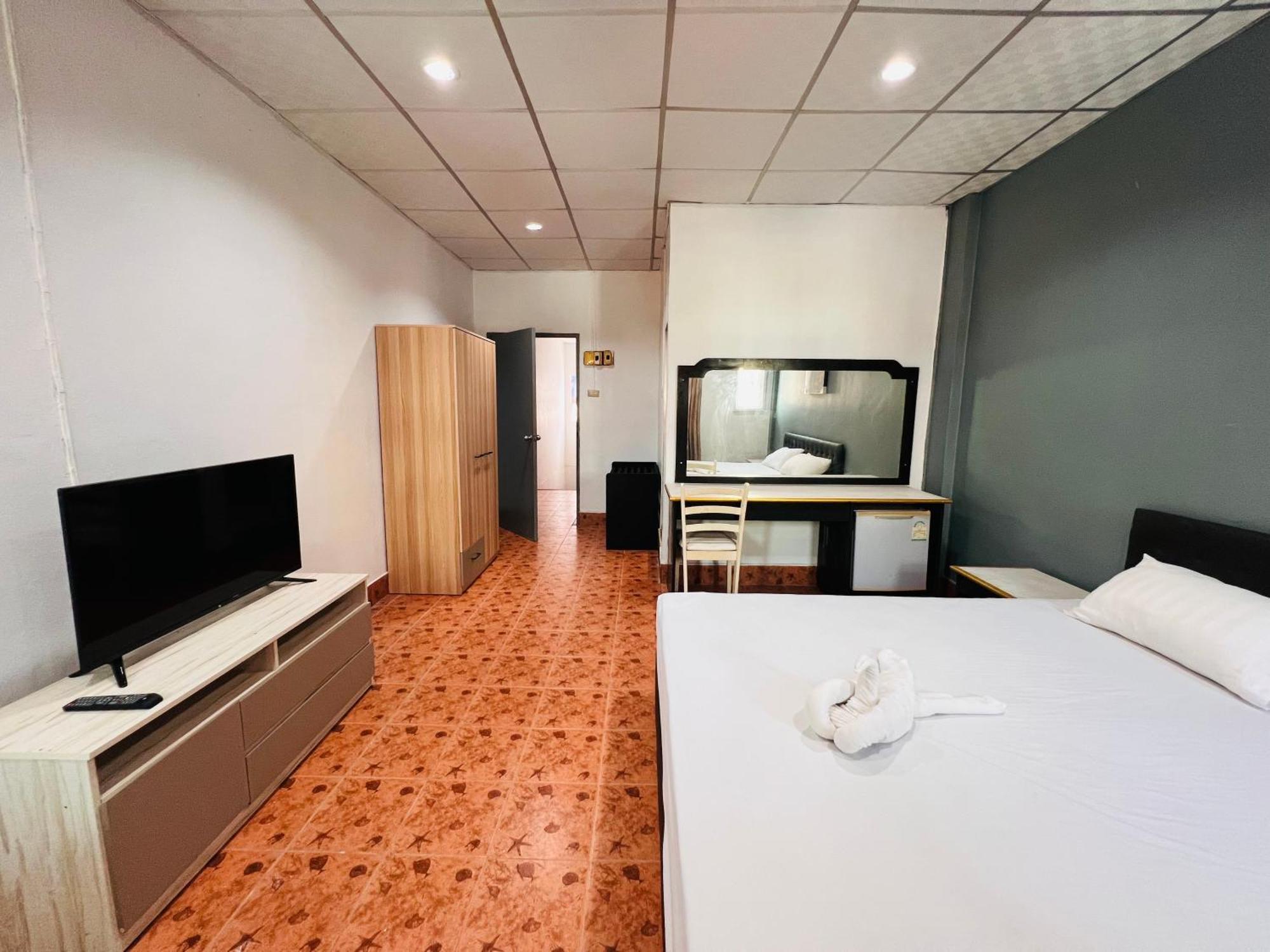 Patong Adventure Hostel Luaran gambar
