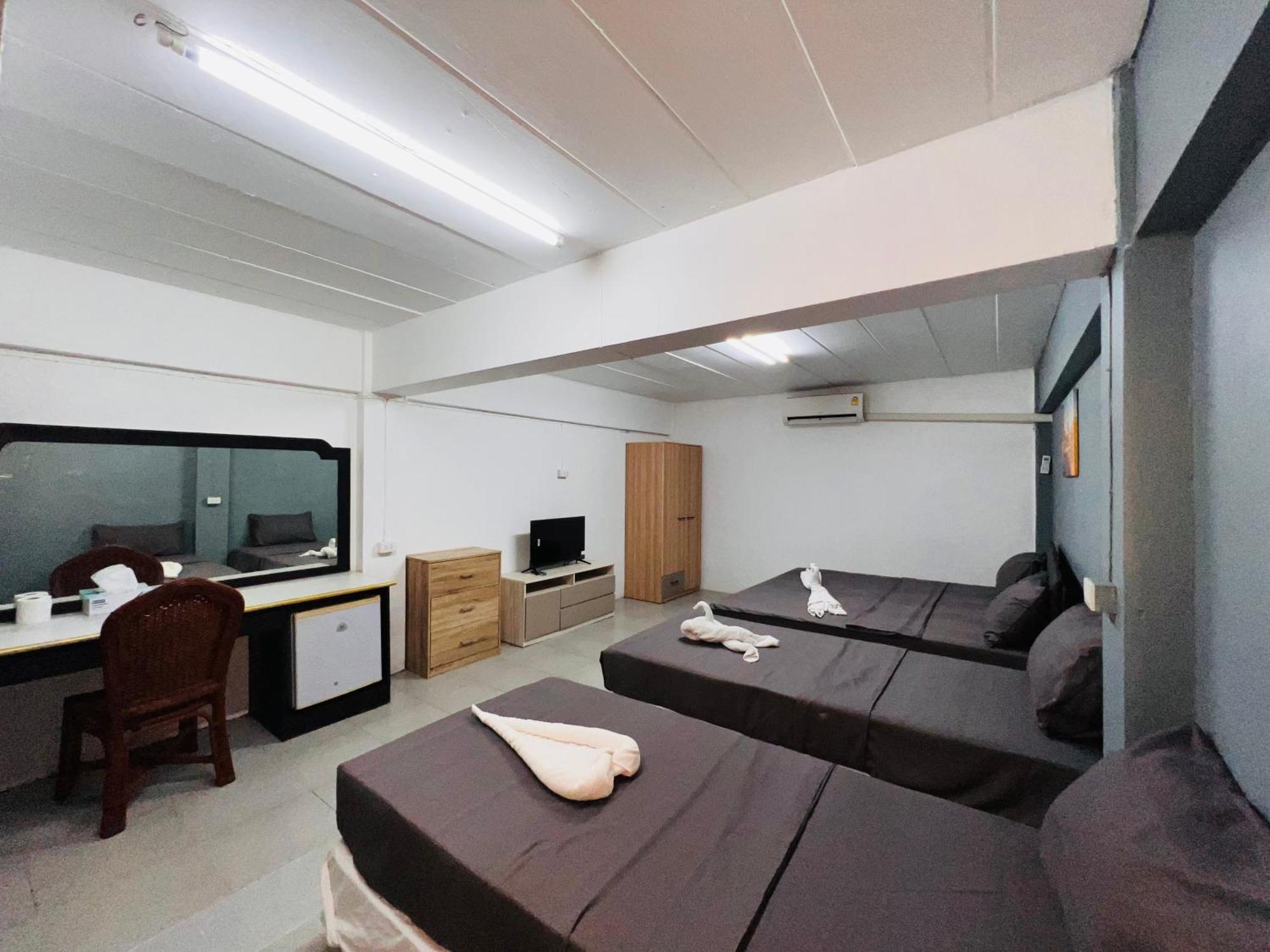 Patong Adventure Hostel Luaran gambar