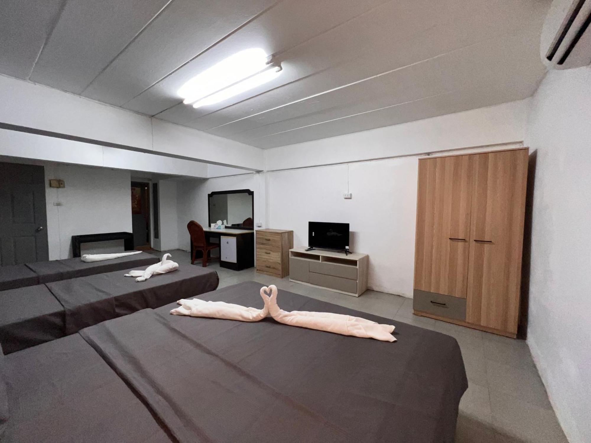 Patong Adventure Hostel Luaran gambar