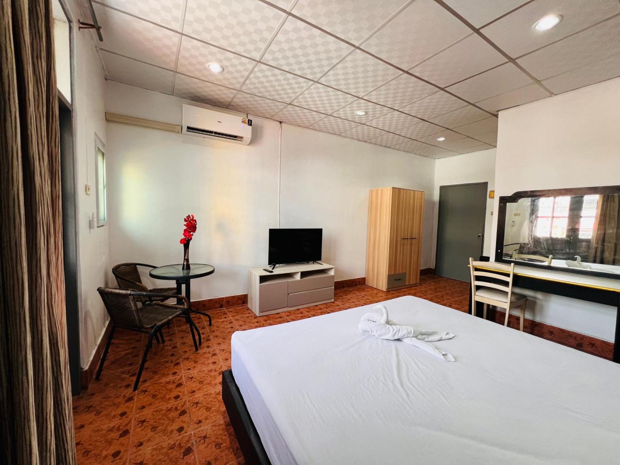 Patong Adventure Hostel Luaran gambar