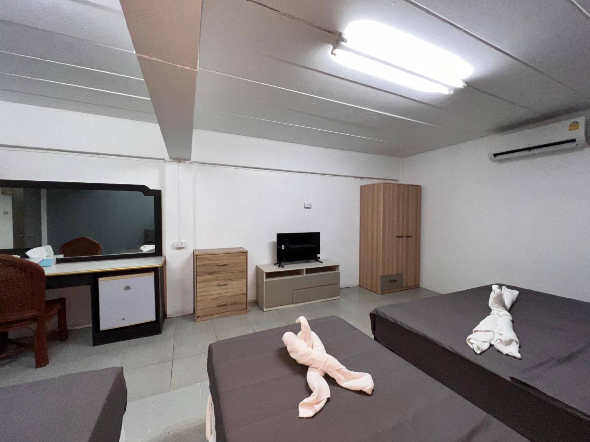 Patong Adventure Hostel Luaran gambar
