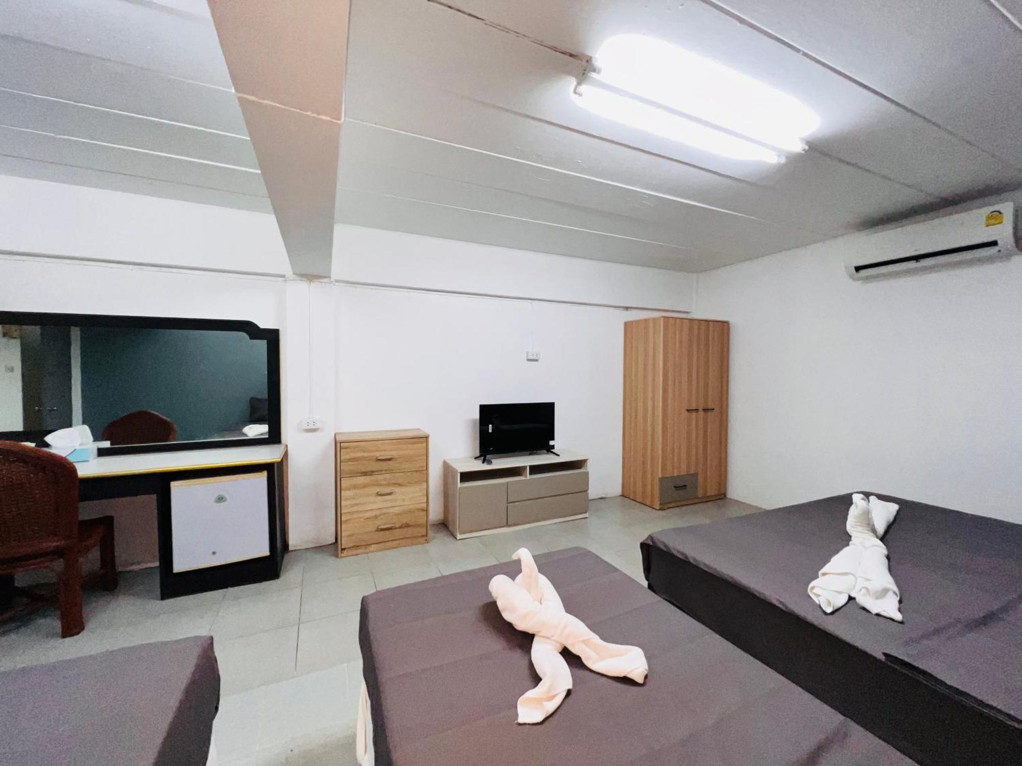 Patong Adventure Hostel Luaran gambar