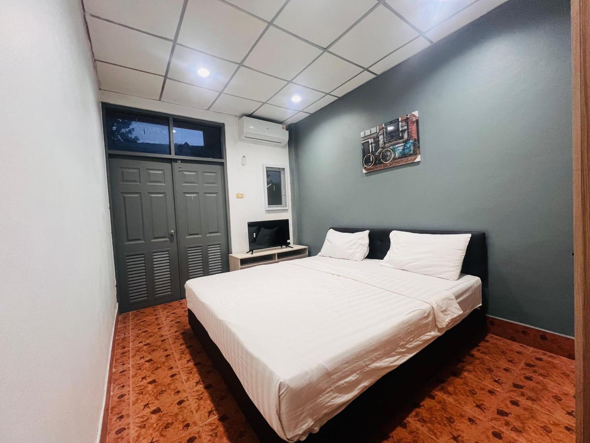 Patong Adventure Hostel Luaran gambar