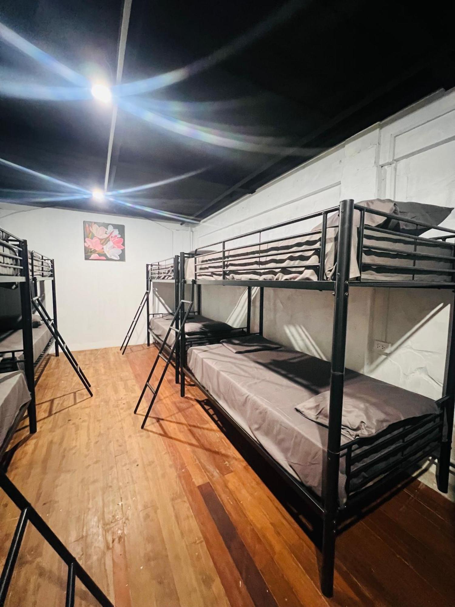 Patong Adventure Hostel Luaran gambar