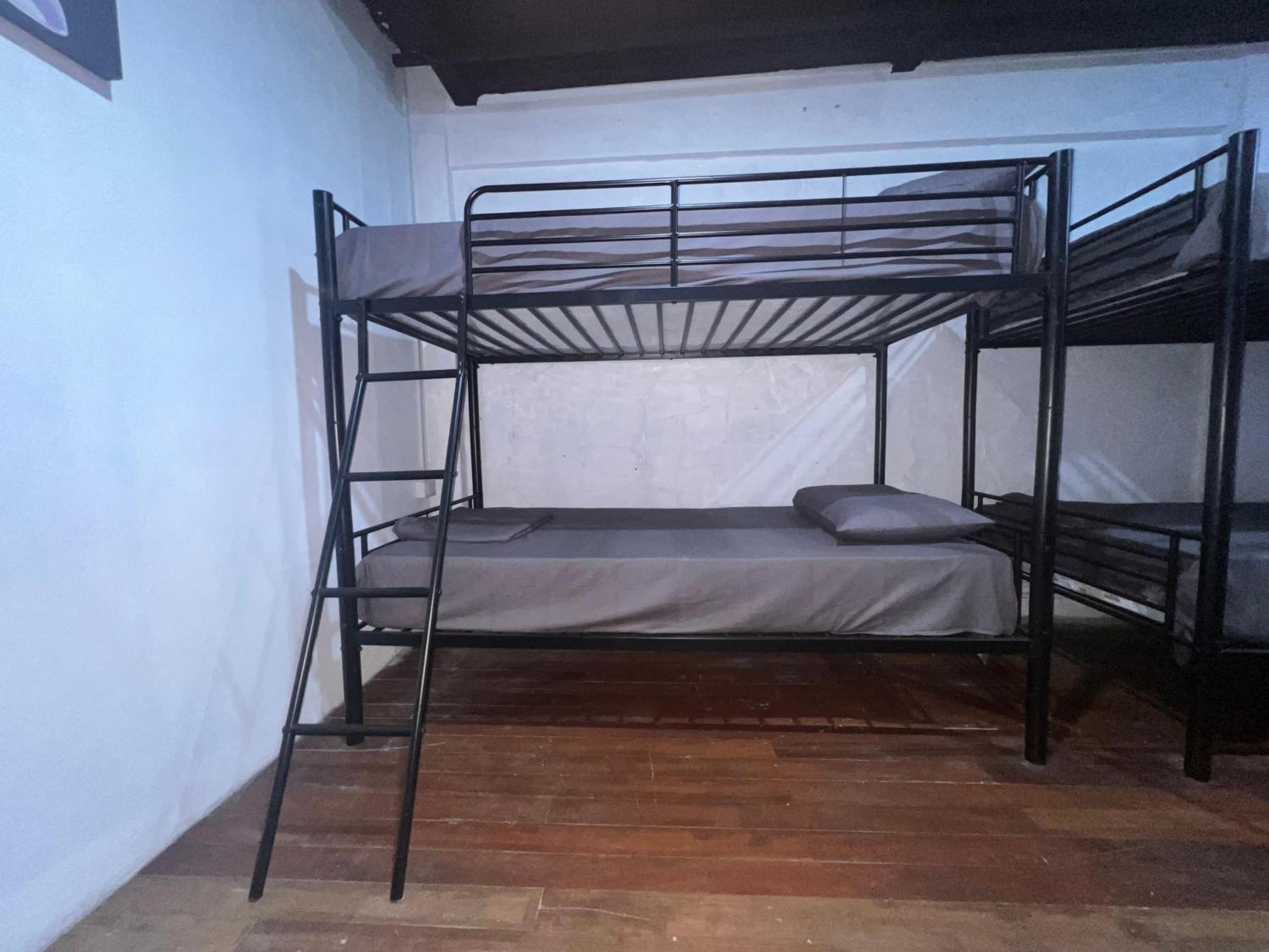 Patong Adventure Hostel Luaran gambar