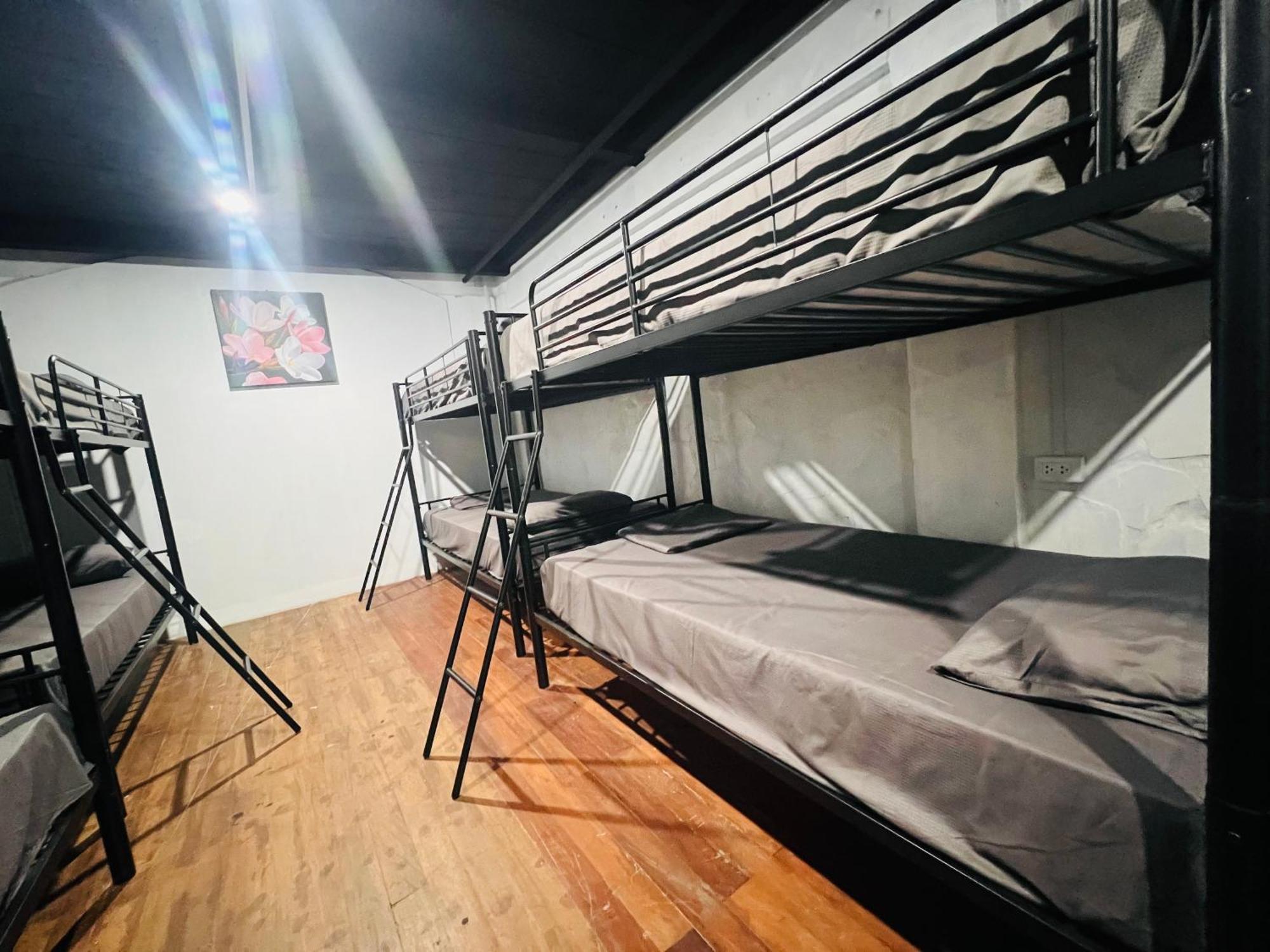 Patong Adventure Hostel Luaran gambar