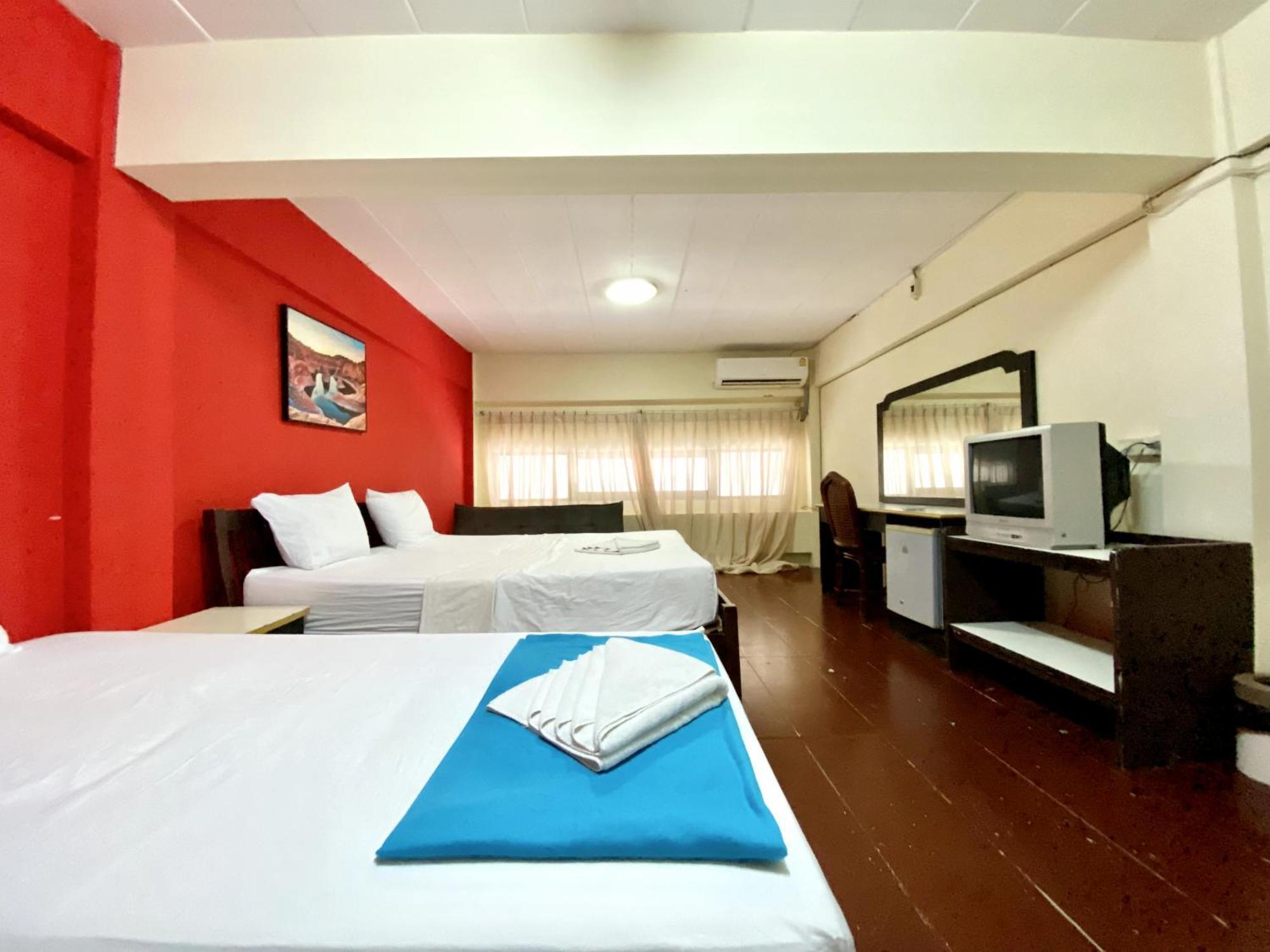 Patong Adventure Hostel Luaran gambar