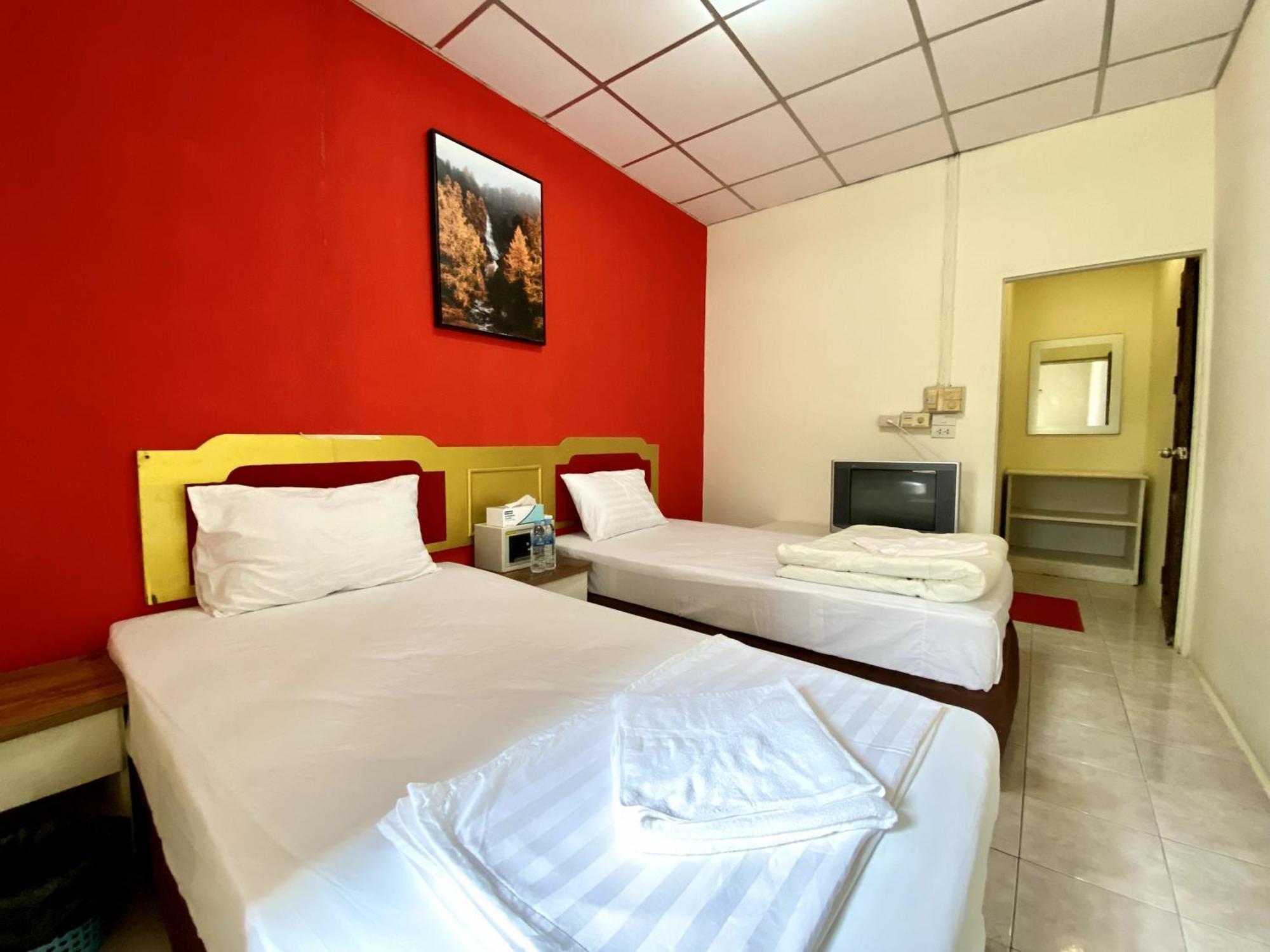 Patong Adventure Hostel Luaran gambar