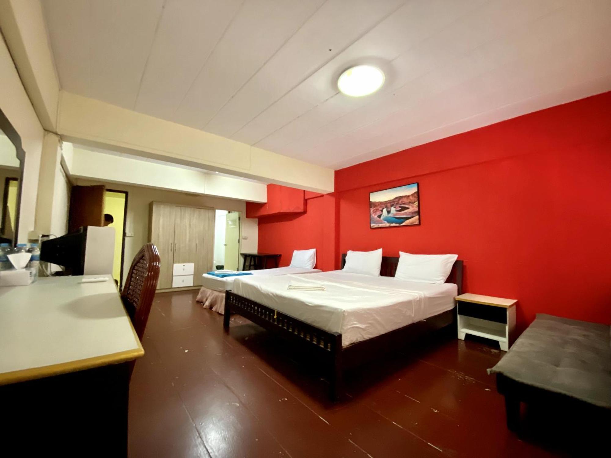 Patong Adventure Hostel Luaran gambar