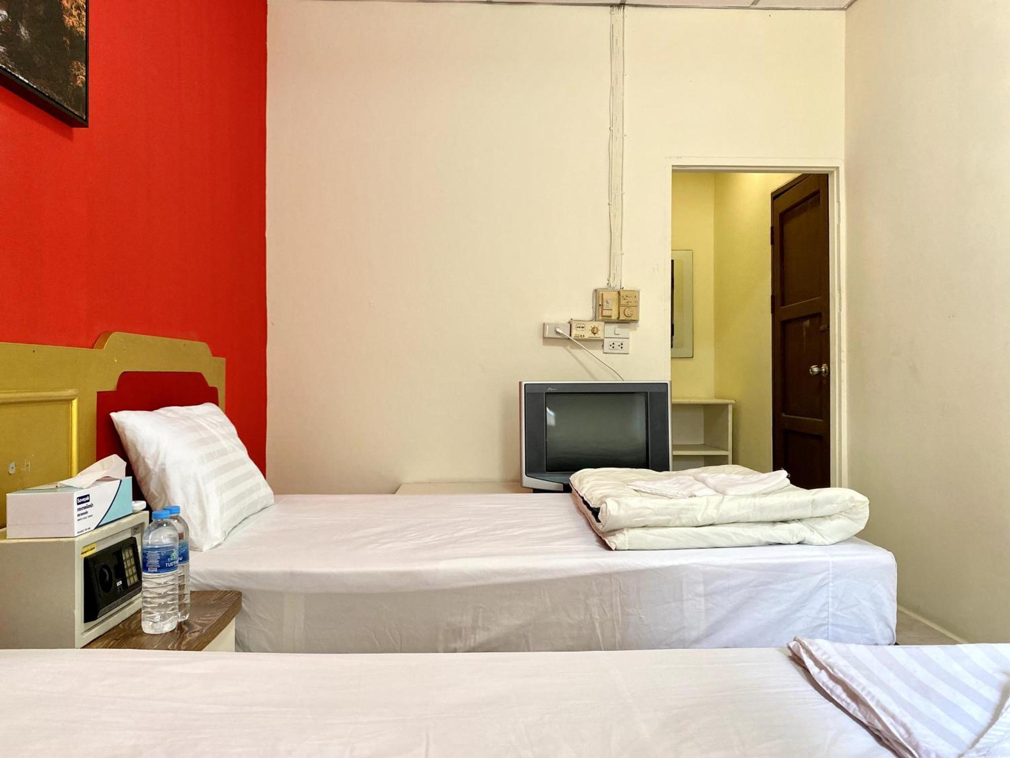 Patong Adventure Hostel Luaran gambar