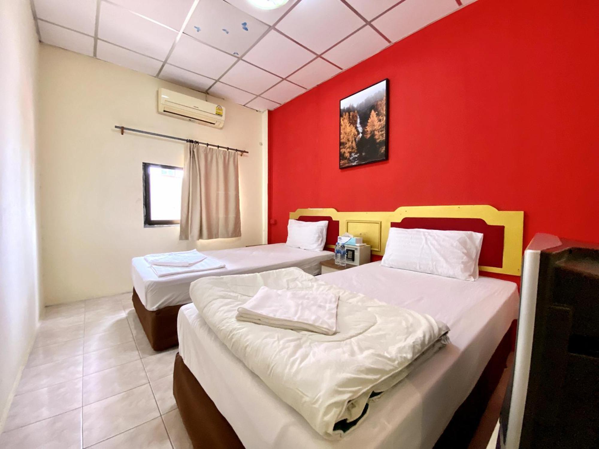 Patong Adventure Hostel Luaran gambar