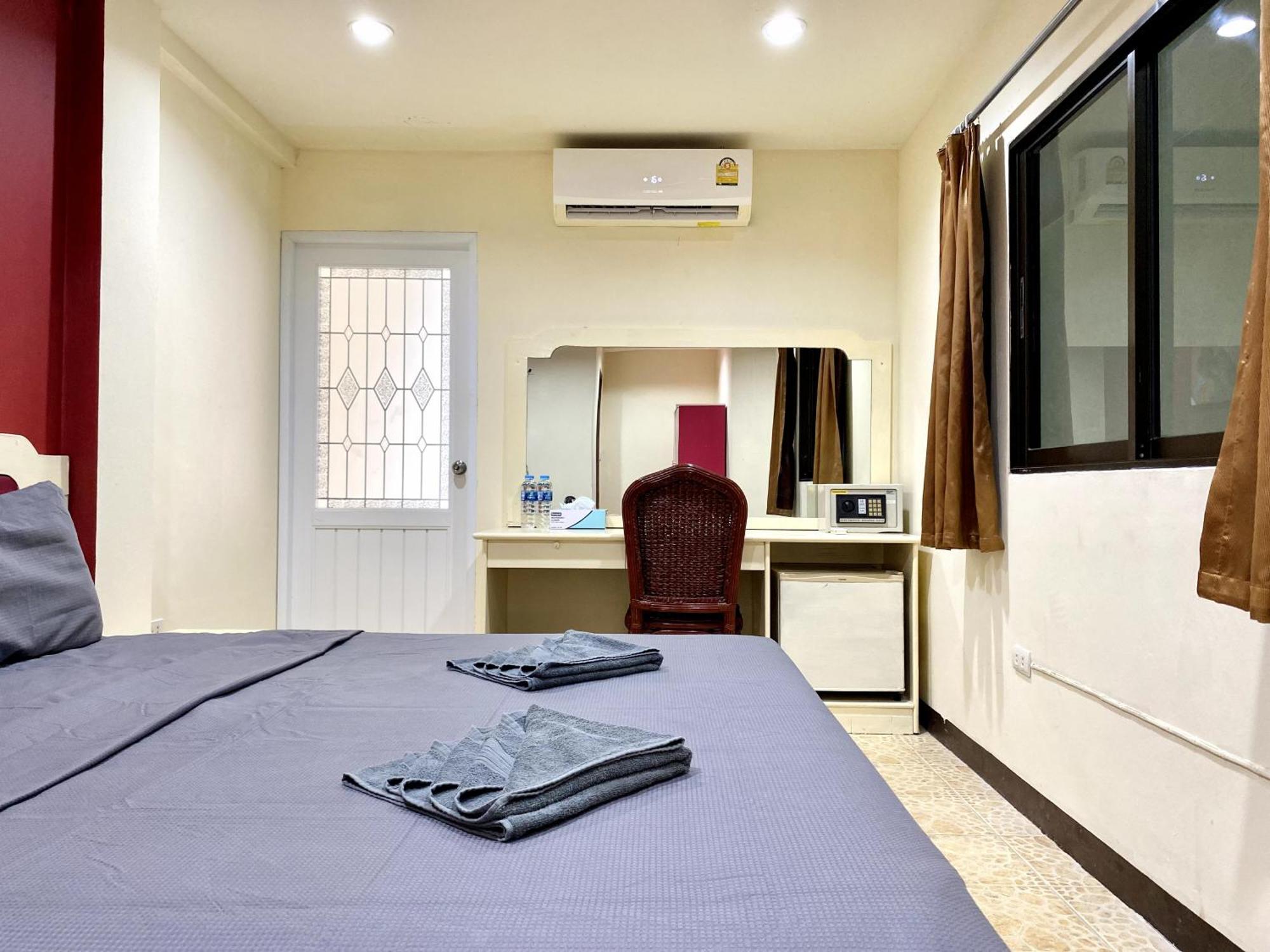 Patong Adventure Hostel Luaran gambar