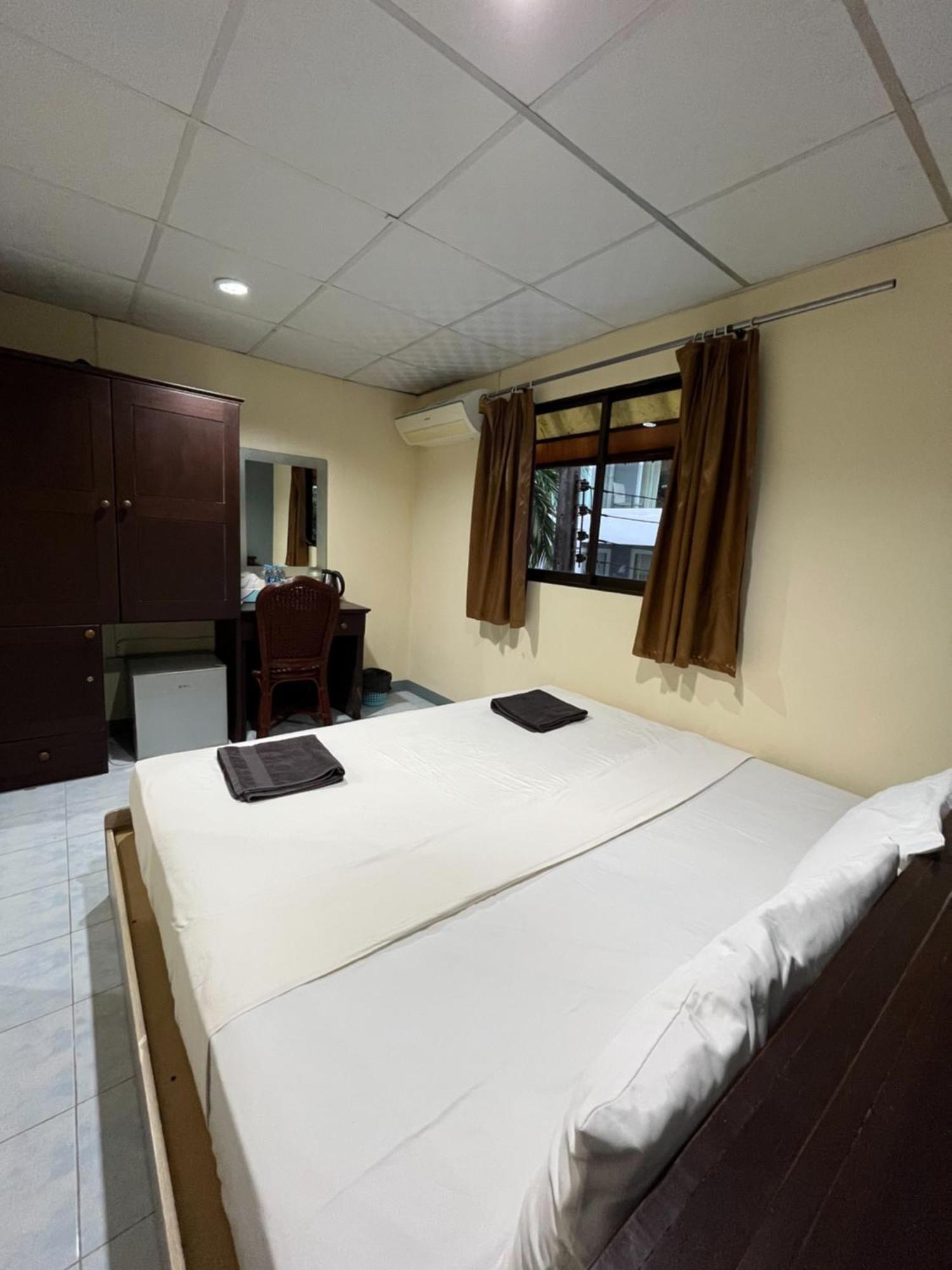 Patong Adventure Hostel Luaran gambar